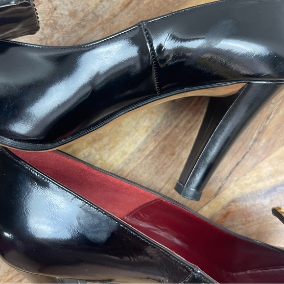 Vintage l 70s 7M YSL Paris Tailored Black Patent Leather Gold Chain Buckle Heels - Picture 12 of 15